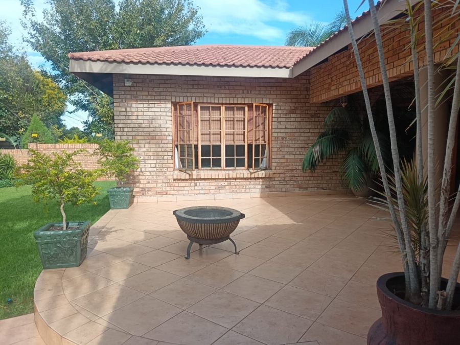 4 Bedroom Property for Sale in Hillcrest Northern Cape